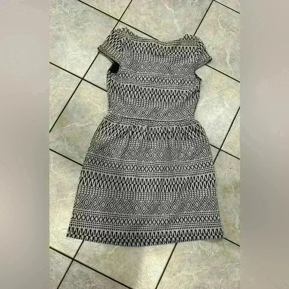 Gianni Bini Geometric Print Dress Size Medium - Picture 2 of 4